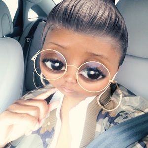 Meet your Posher, Latonya